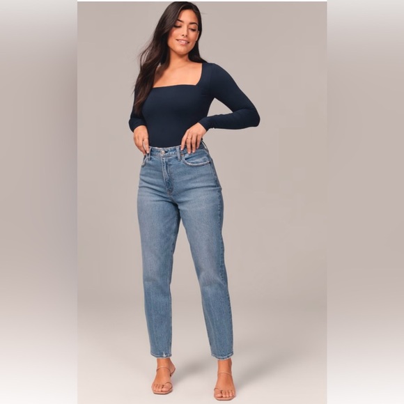Abercrombie & Fitch Denim - Abercrombie & Fitch Curve Love High Rise Mom Jean Blue Denim Size XXS l 00 l 24